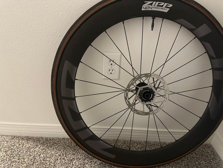 Used Zipp 404 Firecrest Tubeless Disc Wheel 2024 bike — image 3 of 3