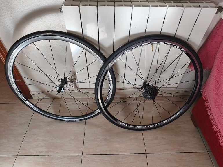 Used Fulcrum Llantas de bici de carretera bike — image 1 of 5