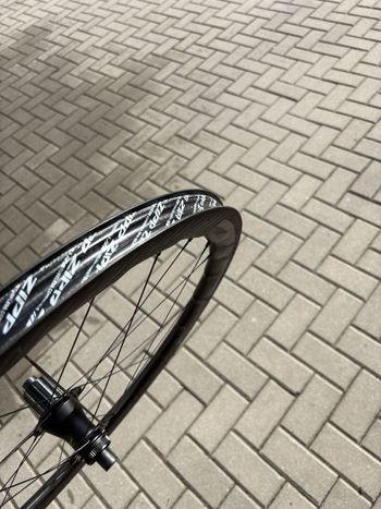 Used Zipp 353 NSW Tubeless Disc-brake Wheelset bike — image 16 of 23