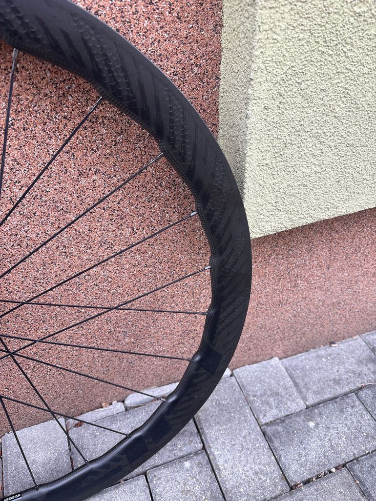 Used Zipp 353 NSW Tubeless Disc-brake Wheelset bike — image 4 of 7