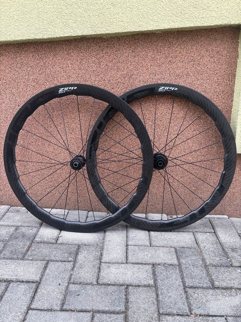 Used Zipp 353 NSW Tubeless Disc-brake Wheelset bike — image 1 of 7