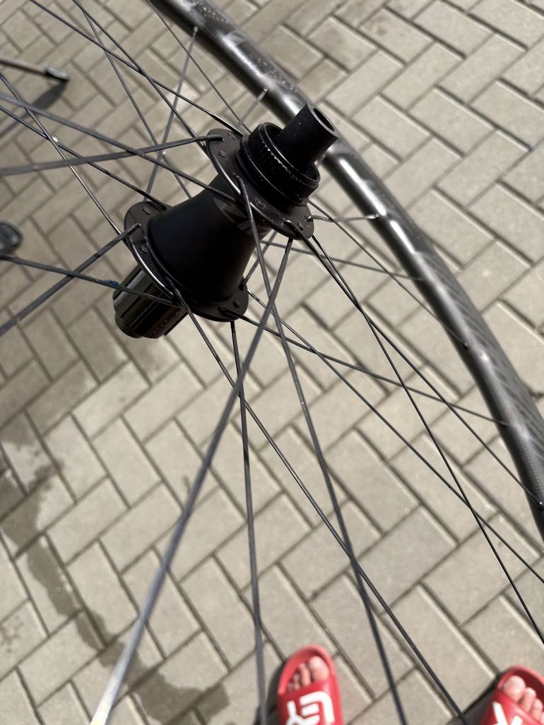 Used Zipp 353 NSW Tubeless Disc-brake Wheelset bike — image 17 of 23