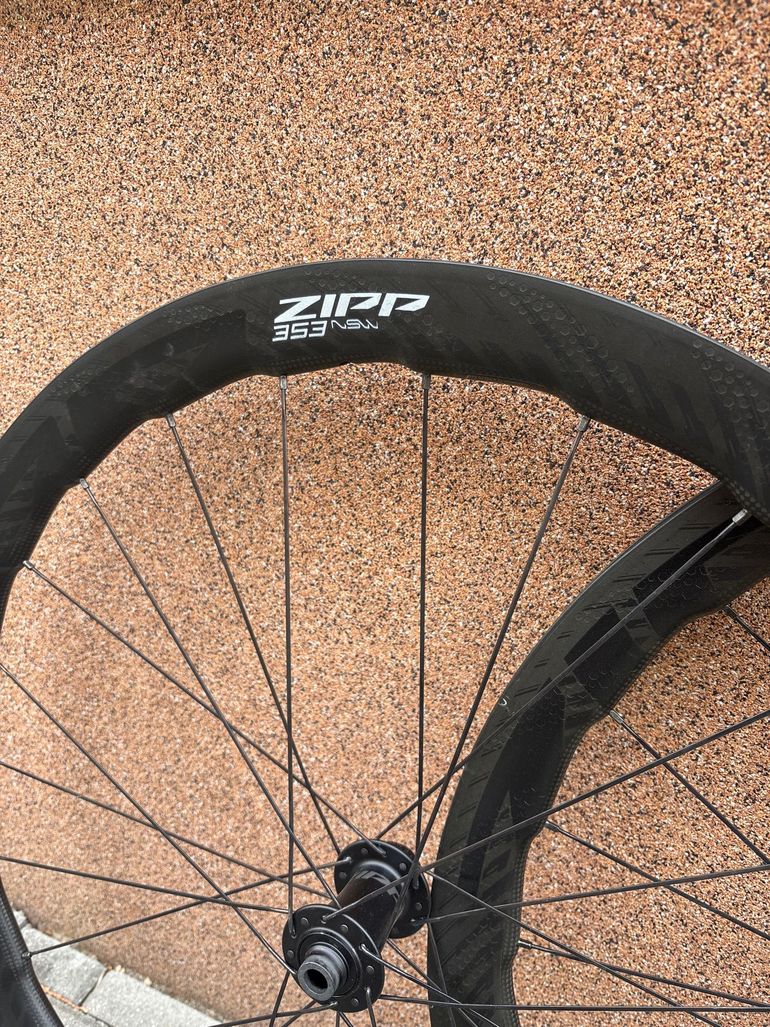 Used Zipp 353 NSW Tubeless Disc-brake Wheelset bike — image 2 of 7