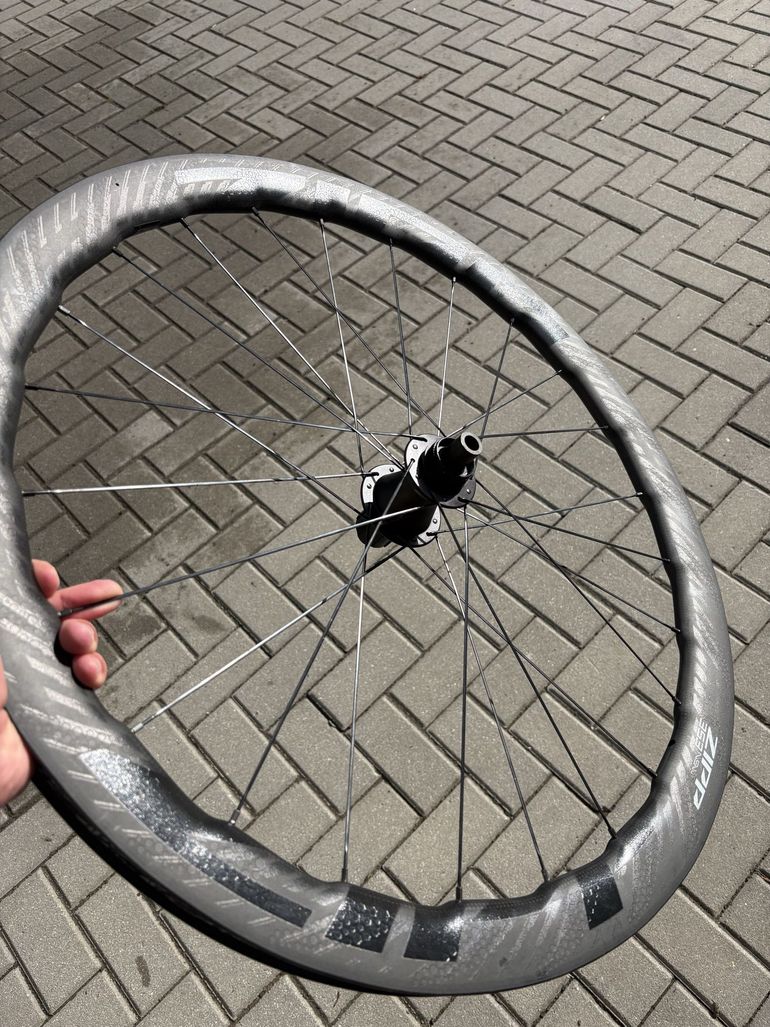 Used Zipp 353 NSW Tubeless Disc-brake Wheelset bike — image 18 of 23