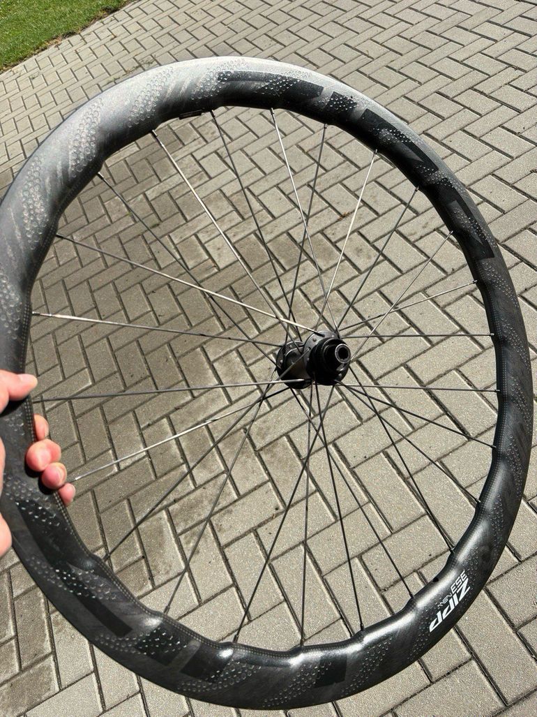 Used Zipp 353 NSW Tubeless Disc-brake Wheelset bike — image 14 of 23