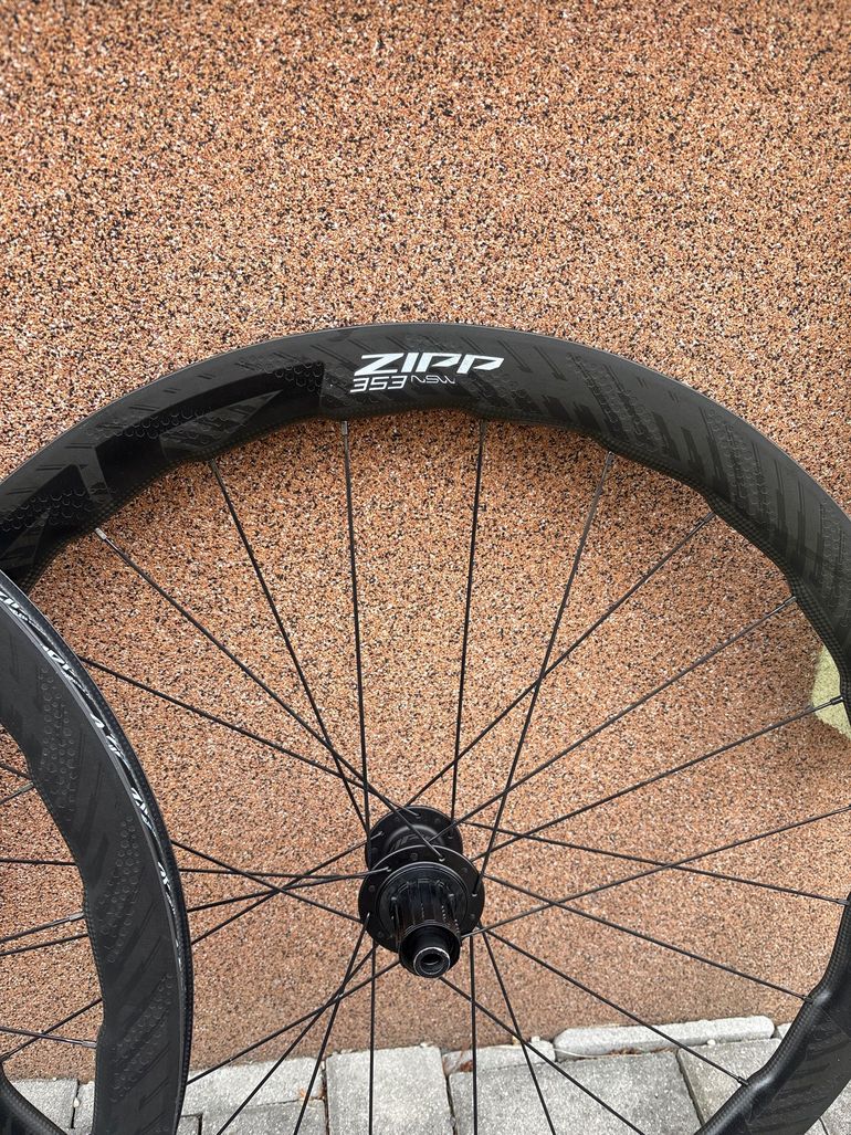 Used Zipp 353 NSW Tubeless Disc-brake Wheelset bike — image 2 of 4