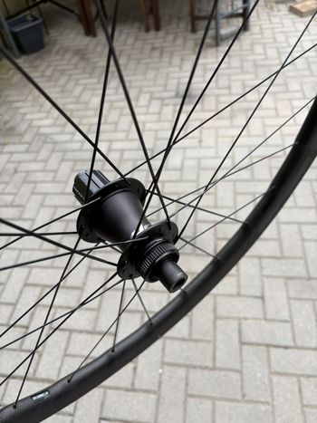 Used Zipp 353 NSW Tubeless Disc-brake Wheelset bike — image 15 of 31