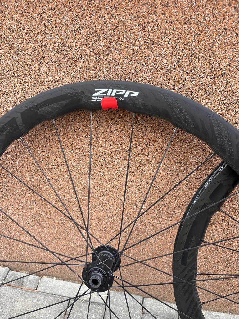 Used Zipp 353 NSW Tubeless Disc-brake Wheelset bike — image 3 of 4