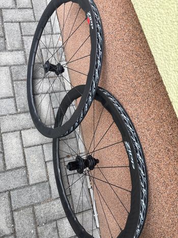 Used Zipp 353 NSW Tubeless Disc-brake Wheelset bike — image 4 of 4