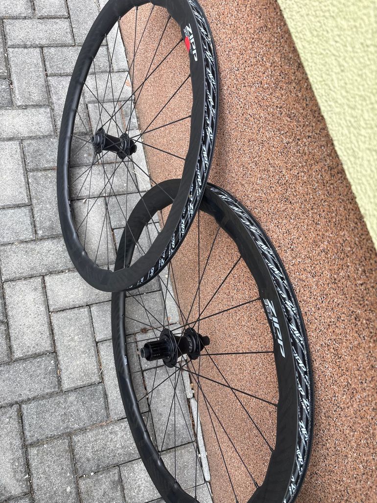 Used Zipp 353 NSW Tubeless Disc-brake Wheelset bike — image 4 of 4