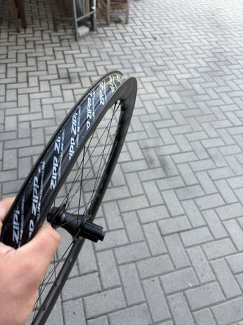 Used Zipp 353 NSW Tubeless Disc-brake Wheelset bike — image 23 of 31