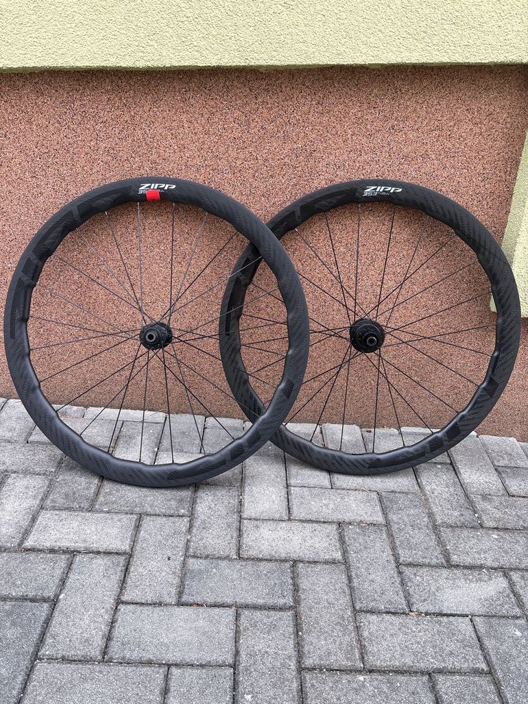Used Zipp 353 NSW Tubeless Disc-brake Wheelset bike — image 1 of 4