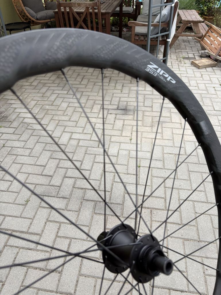 Used Zipp 353 NSW Tubeless Disc-brake Wheelset bike — image 17 of 31