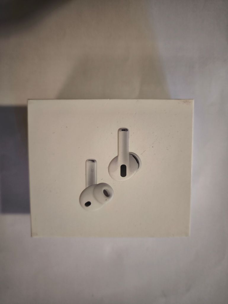 Used apple Airpods Pro 3 2026 bike — image 2 of 7