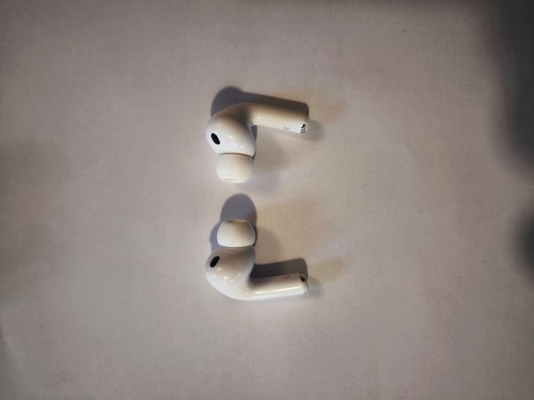 Used apple Airpods Pro 3 2026 bike — image 3 of 7