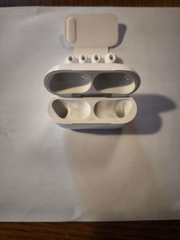 Used apple Airpods Pro 3 2026 bike — image 7 of 7