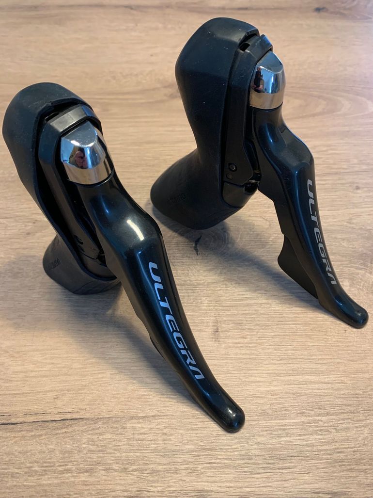 Used Shimano Ultegra R8020 Hydraulic Disc Brake Dual Control Lever bike — image 1 of 3
