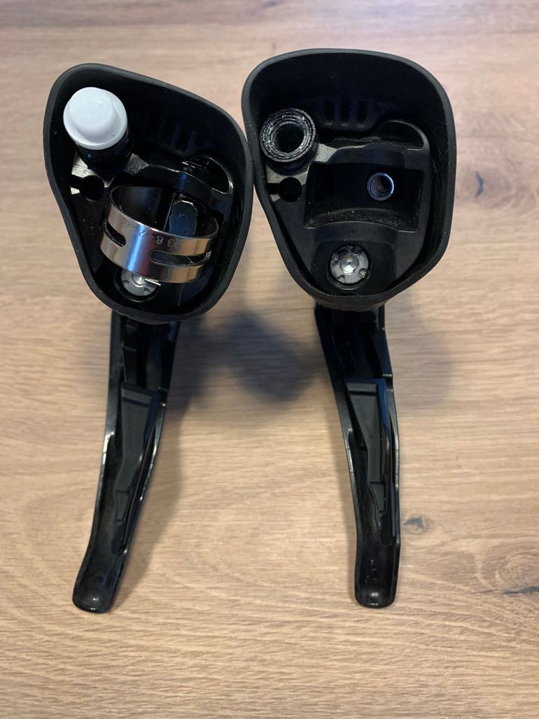 Used Shimano Ultegra R8020 Hydraulic Disc Brake Dual Control Lever bike — image 3 of 3