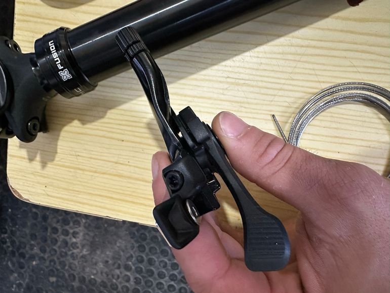 Used X-Fusion Manic Dropper Seatpost 30.9mm 150mm bike — image 5 of 6