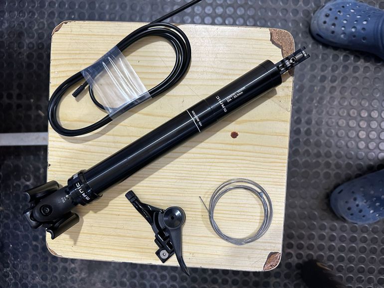 Used X-Fusion Manic Dropper Seatpost 30.9mm 150mm bike — image 2 of 6