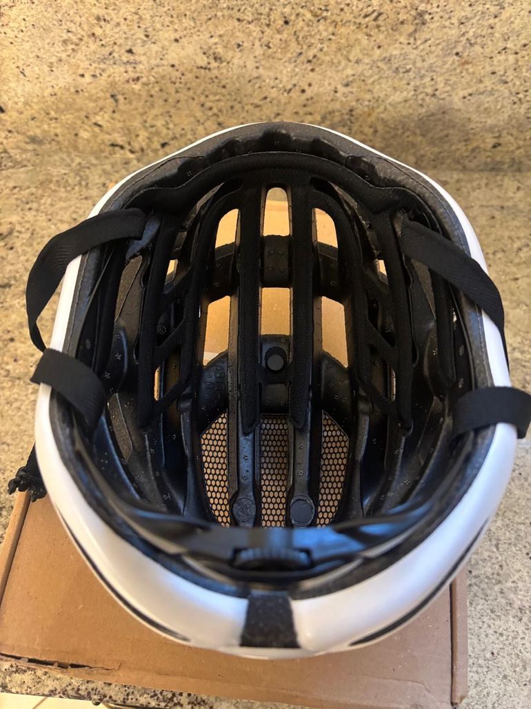 Used ABUS AirBreaker 2.0 MIPS Helmet 2026 bike — image 6 of 8