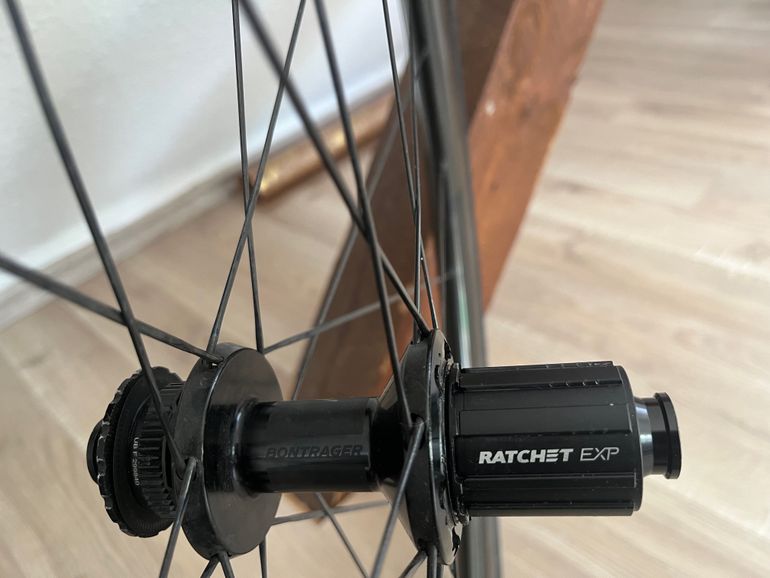 Used Bontrager Aeolus RSL 37 Tubular Carbon Wheelset bike — image 3 of 8