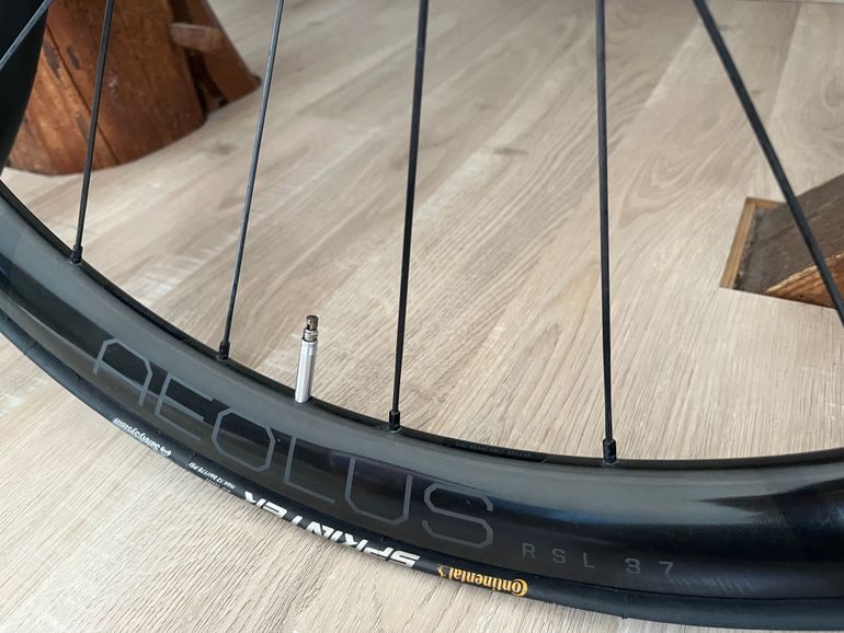 Used Bontrager Aeolus RSL 37 Tubular Carbon Wheelset bike — image 2 of 8