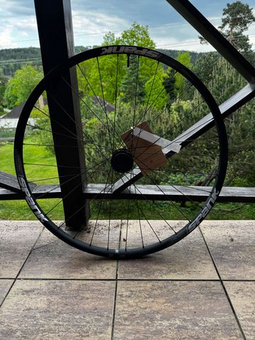 Used Spank Vibrocore 350 29” Front Wheel Wheels