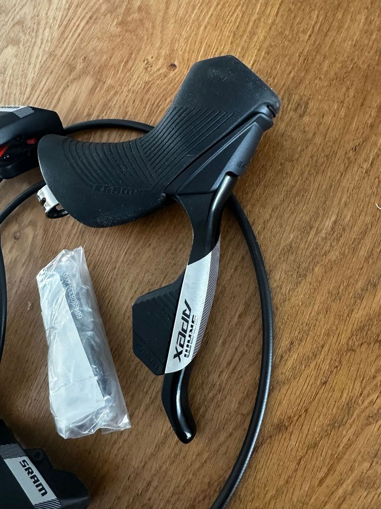 Used Sram Apex AXS bike — image 2 of 9