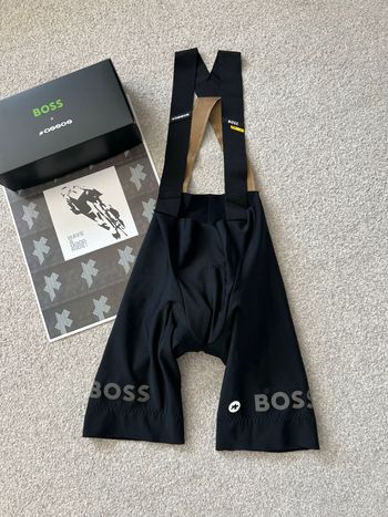 Assos, Calção x Boss