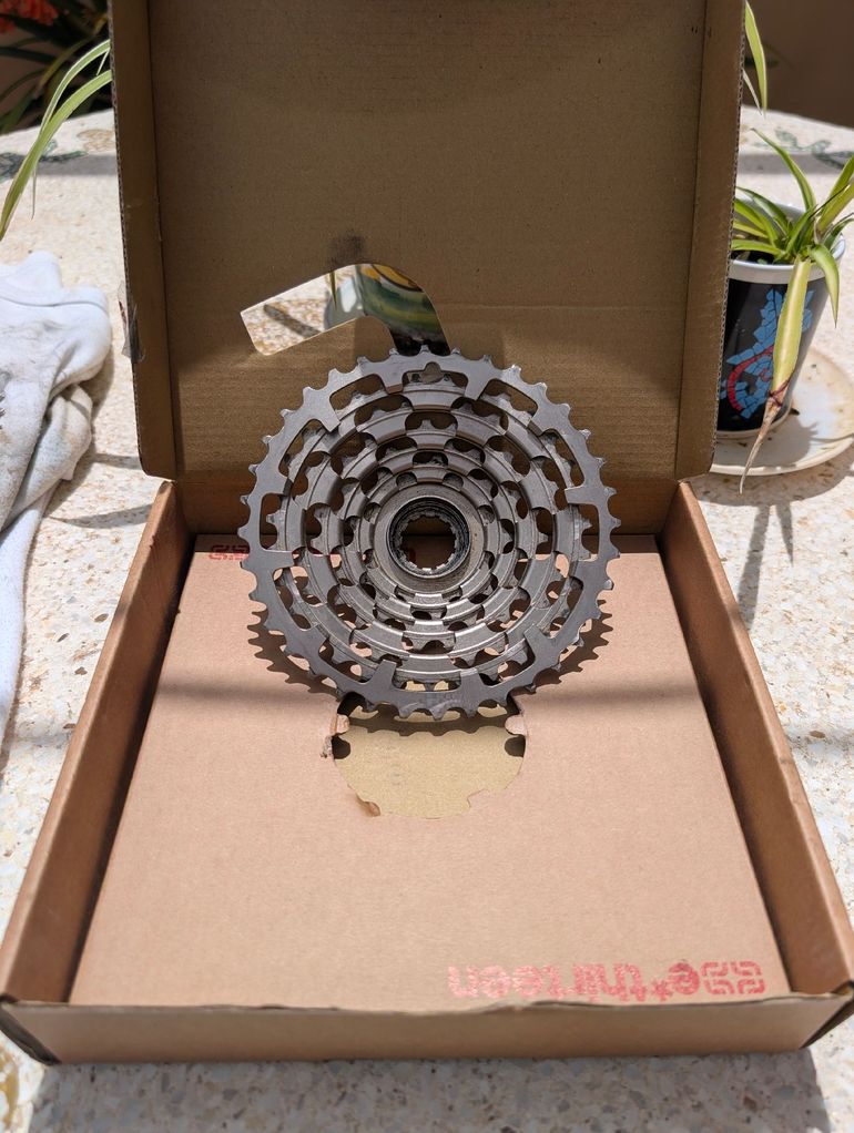 Used E*Thirteen Helix Plus 12-Speed 9-50t Cassette 2024 bike — image 5 of 7