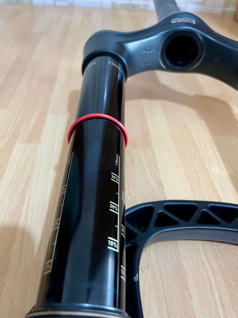 Used RockShox Yari RC 27.5" 190mm bike — image 3 of 9