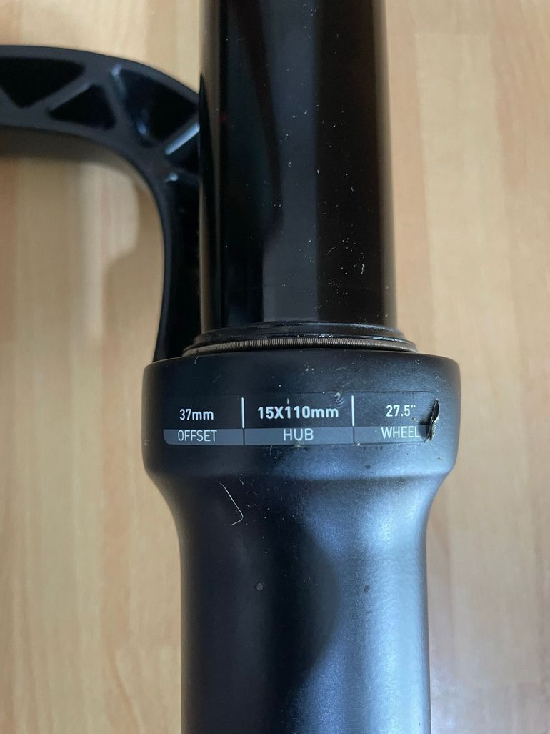 Used RockShox Yari RC 27.5" 190mm bike — image 8 of 9