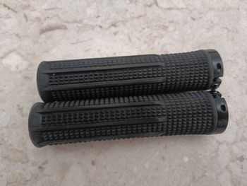 Used Santa Cruz House Grips 2023 bike