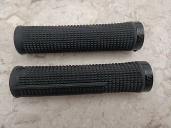 Used Santa Cruz House Grips 2023 bike — image 2 of 4