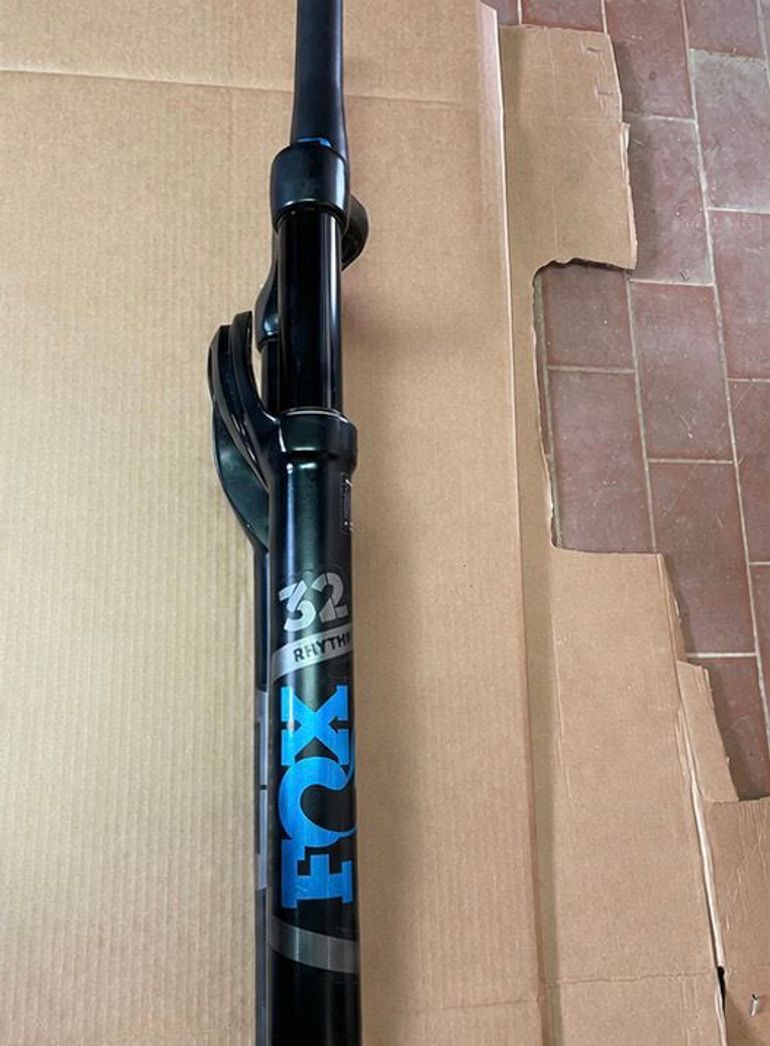 Used Fox 32 Float Rhythm 29" 100mm Fork 2019 bike — image 3 of 6