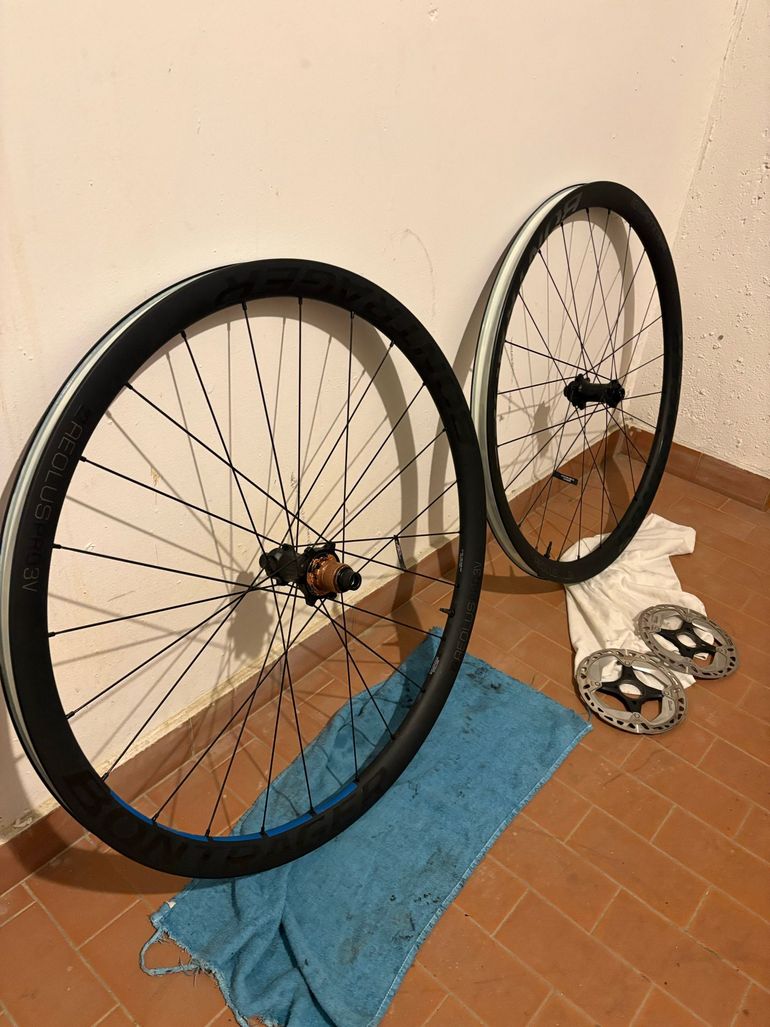 Used Bontrager Aeolus Pro 3V Wheelset 2025 bike — image 6 of 6