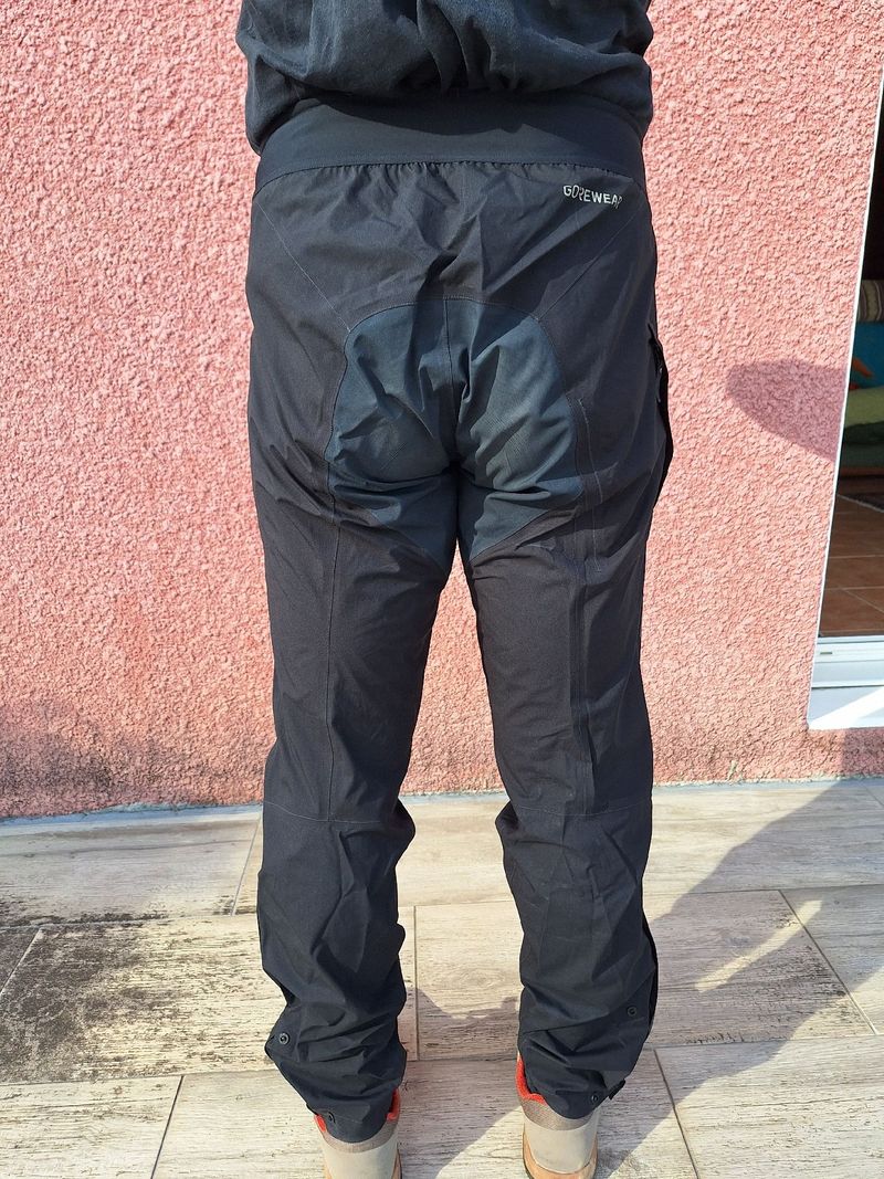 Used Gorewear Endure GoreTex bike — image 6 of 8
