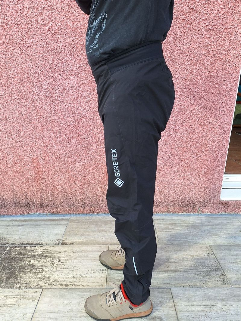 Used Gorewear Endure GoreTex bike — image 4 of 8