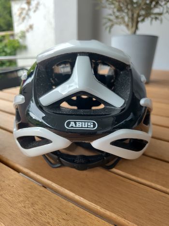 Used ABUS AirBreaker Helmet 2025 bike — image 3 of 5
