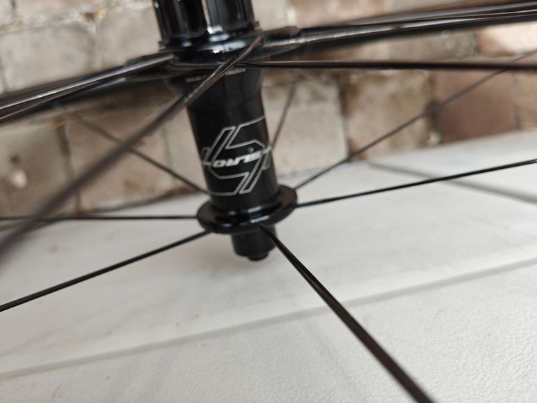 Used Giant SLR 0 40mm carbon rimbrake wheelset 2019 bike — image 6 of 15