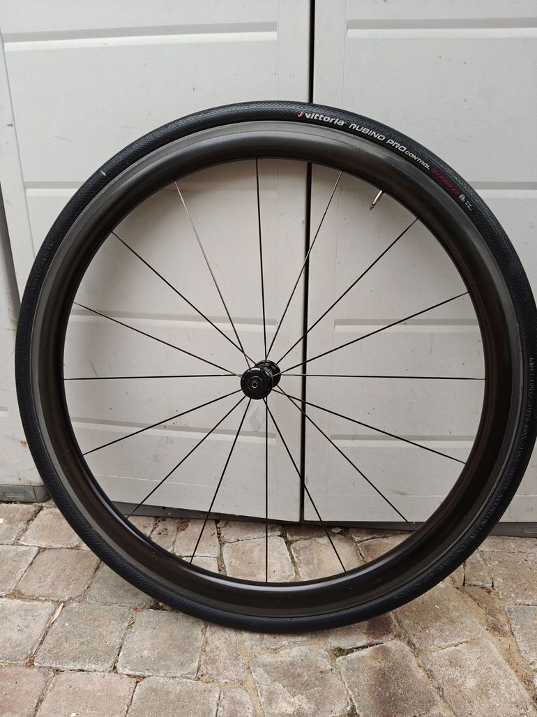 Used Giant SLR 0 40mm carbon rimbrake wheelset 2019 bike — image 4 of 15