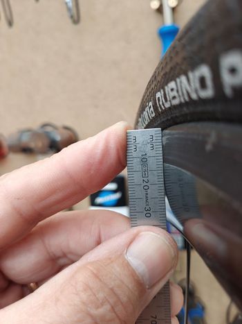 Used Giant SLR 0 40mm carbon rimbrake wheelset 2019 bike — image 11 of 15