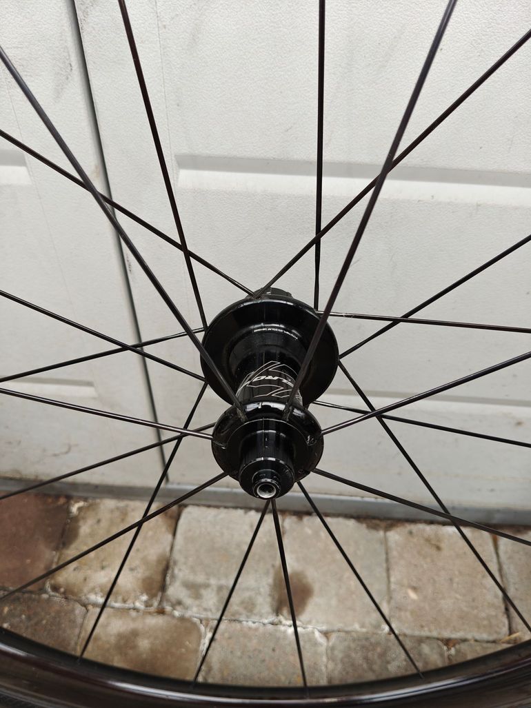 Used Giant SLR 0 40mm carbon rimbrake wheelset 2019 bike — image 8 of 15