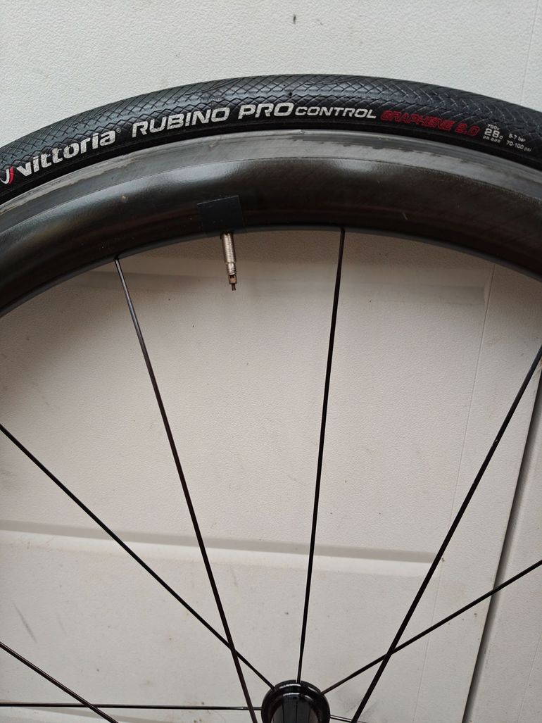 Used Giant SLR 0 40mm carbon rimbrake wheelset 2019 bike — image 1 of 15