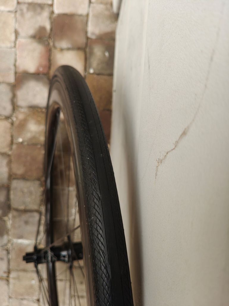 Used Giant SLR 0 40mm carbon rimbrake wheelset 2019 bike — image 9 of 15
