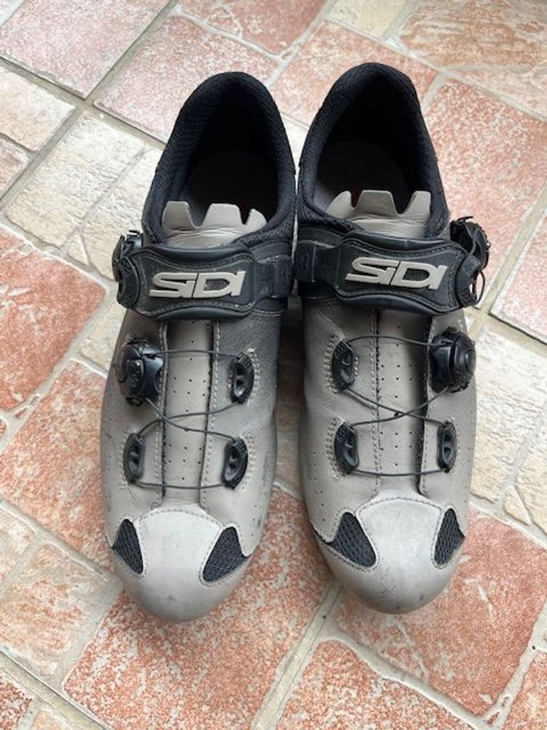 Used Sidi Genius 10 Rennradschuhe Grau/Schwarz Größe 43 2024 bike — image 1 of 6