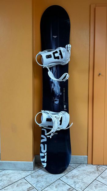 Used Capita Snowboard con attacchi 2024 bike