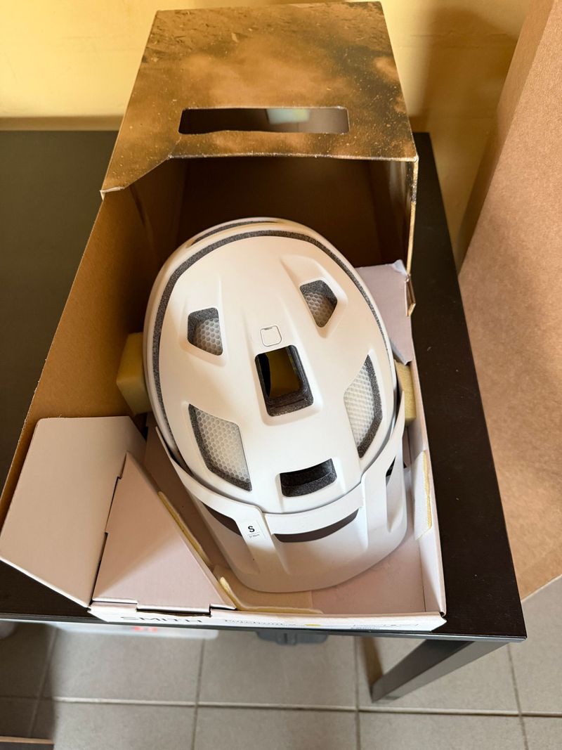 Used Smith Optics Forefront 2 MIPS Helmet 2022 bike — image 3 of 5