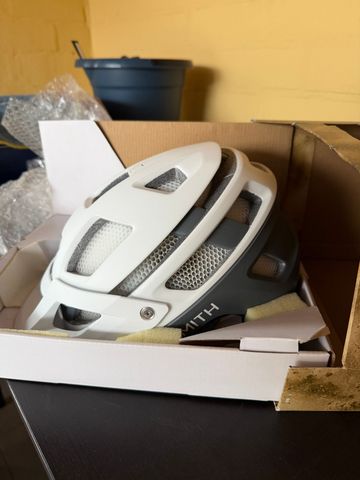 Used Smith Optics Forefront 2 MIPS Helmet 2022 bike — image 5 of 5